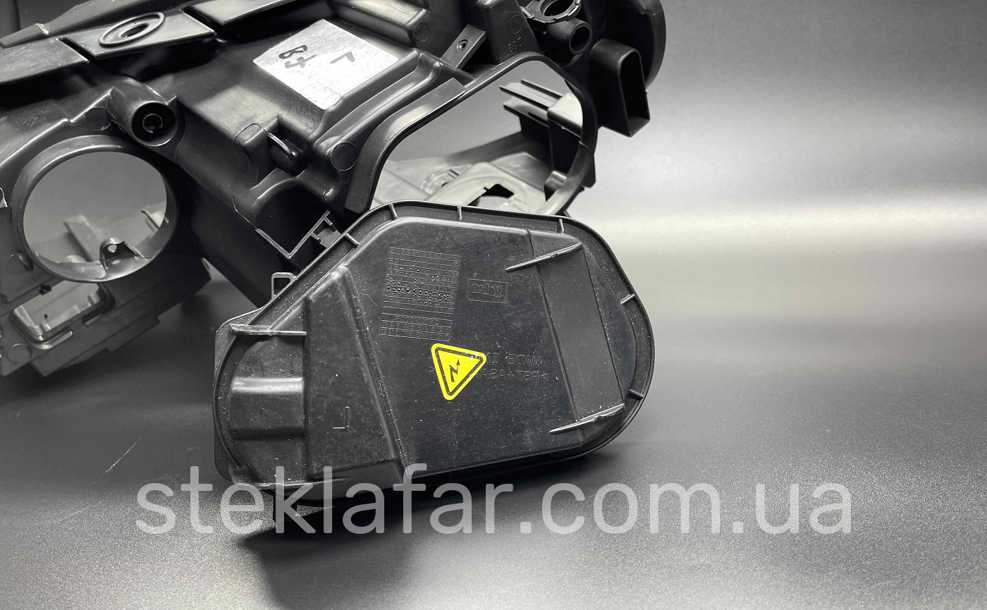 Задня велика кришка корпуса фари Volkswagen Passat B7 (2011-2015)